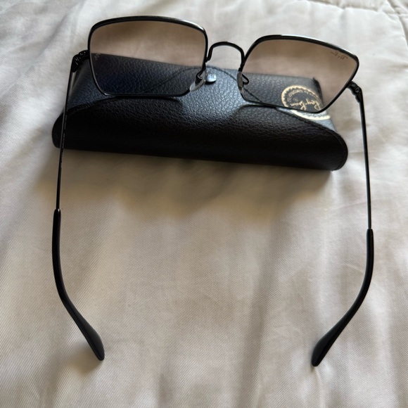 Ray-Ban Women’s ‘Square 1971 Classic’ Black Metal Frame Sunglasses - Picture 5 of 9